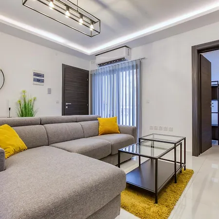 A Beautiful Just Off The Promenade By 360 Estates *