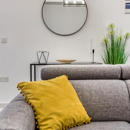 Appartement A Beautiful Just Off The Promenade By 360 Estates