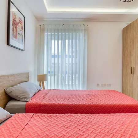 A Beautiful Just Off The Promenade By 360 Estates *
