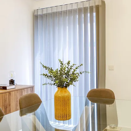 A Beautiful Just Off The Promenade By 360 Estates Apartment