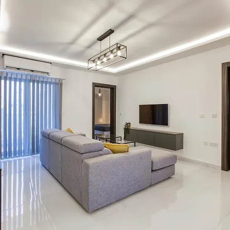 A Beautiful Just Off The Promenade By 360 Estates *