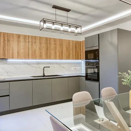 Apartment A Beautiful Just Off The Promenade By 360 Estates *