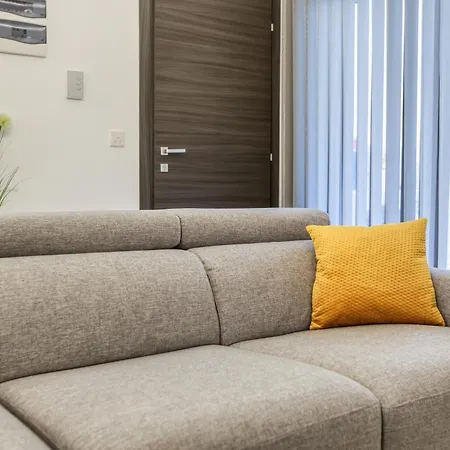 A Beautiful Just Off The Promenade By 360 Estates *