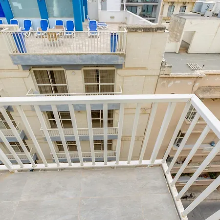 A Beautiful Just Off The Promenade By 360 Estates