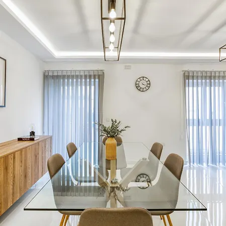 A Beautiful Just Off The Promenade By 360 Estates *