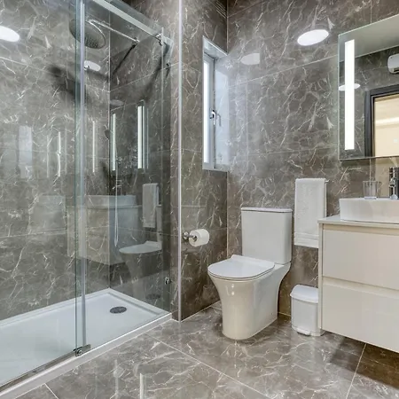 A Beautiful Just Off The Promenade By 360 Estates